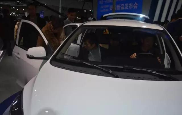 躍迪智能家族集結(jié)亮相鄭州展，萬(wàn)人見(jiàn)證，共贏未來(lái)